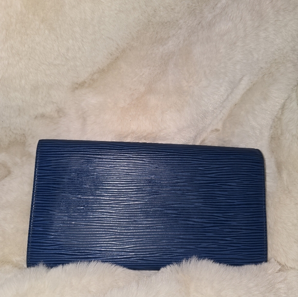 LOUIS VUITTON Epi Porte Monnaie Credit Wallet - Picture 2 of 11